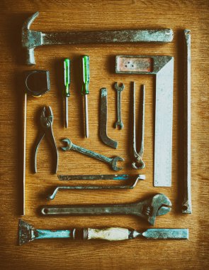 Eski araçları yerleştirilmiş ahşap zemin üst görünümde, Vintage renk tonu ayarlamak.