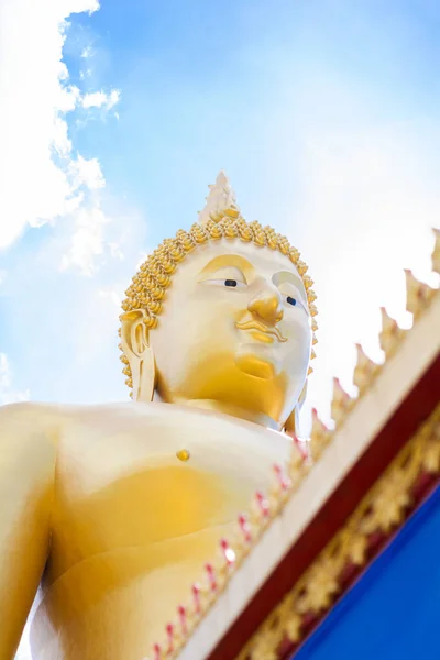 Yukarı tarafta büyük Buda heykeli görüldü.