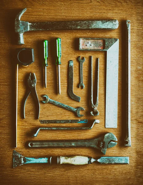 Eski araçları yerleştirilmiş ahşap zemin üst görünümde, Vintage renk tonu ayarlamak.