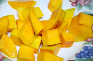 Olgun mango parçaları yakın çekim 