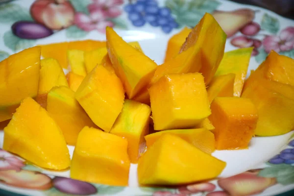 Ripe Mango Pieces Close — Stock Photo, Image