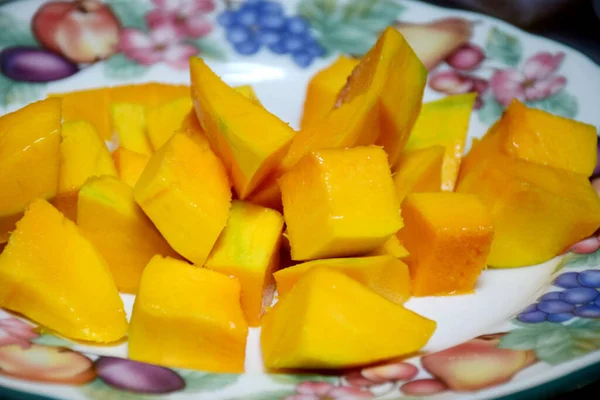 Ripe Mango Pieces Close — Stock Photo, Image