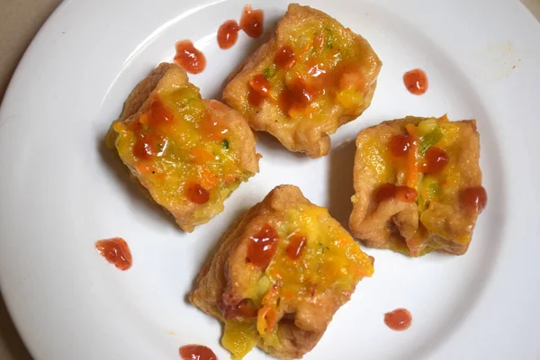 Tahu goreng kızarmış tofu peyniri. 