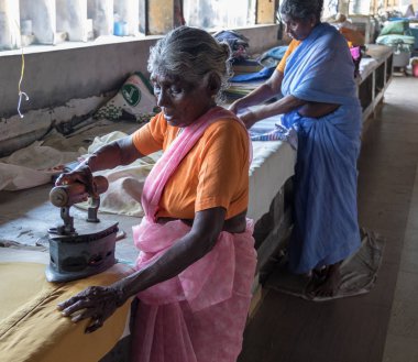 Fort Kochi, Hindistan - 16 Kasım 2017: işçi Dhobi Khana, yoğun bir geleneksel el Çamaşırhane, Fort Cochin Hindistan.
