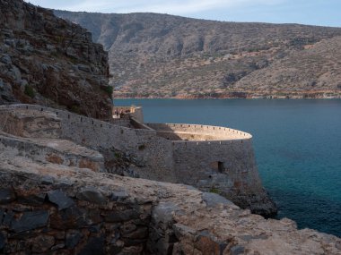 Spinalonga Island, tarihsel cüzam kolonisi Ne Girit'te terk