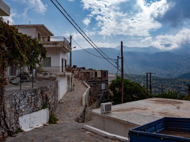 North East Crete, Vrahassi dağ tepe şehrin görünümü.
