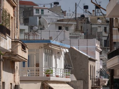 North East Crete, Vrahassi dağ tepe şehrin görünümü.