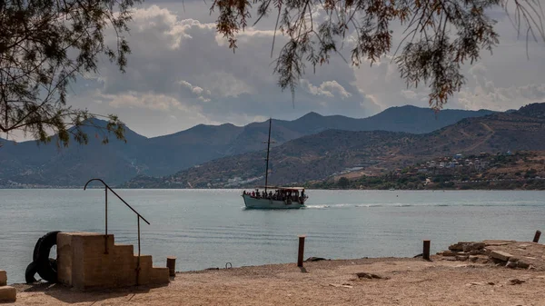 Widok Kierunku Plaka Wyspę Spinalonga Historyczne Opuszczony Kolonii Trędowatych Kreta — Zdjęcie stockowe