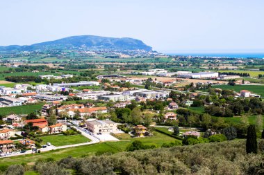 Mount Conero panoramik manzaralı; İtalya, Adriyatik Denizi üzerinde yer alan bir promontory.