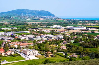 Mount Conero panoramik manzaralı; İtalya, Adriyatik Denizi üzerinde yer alan bir promontory.