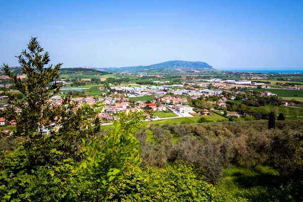 Panoramatický Pohled Mount Conero Ostrohu Itálii Leží Pobřeží Jaderského Moře — Stock fotografie