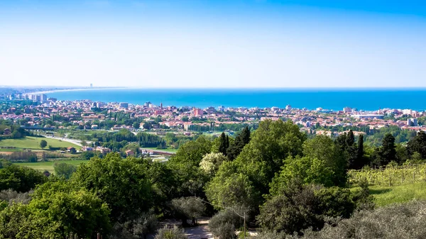 İtalya Adriyatik kıyılarında Riviera Romagnola görünümünü