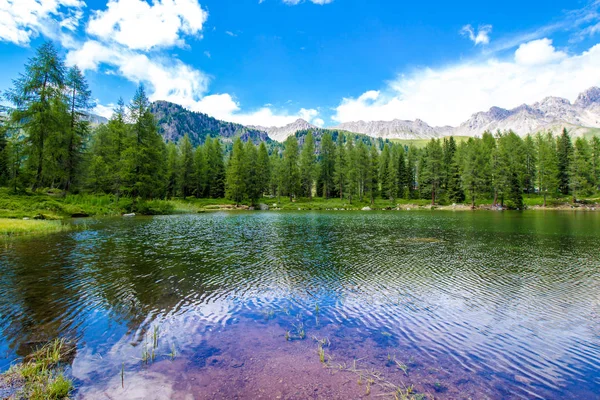 San Pellegrino湖 位于San Pellegrino山口 意大利白云石中的高山通道 — 图库照片