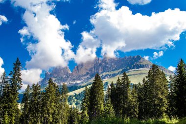 Latemar, South Tyrol ve Trentino, İtalya arasındaki sınırda Dolomites bir dağ