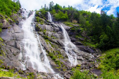 Nardis şelale, Val Genova, bir vadi içindeki Adamello Brenta Doğa Parkı, Trentino, İtalya