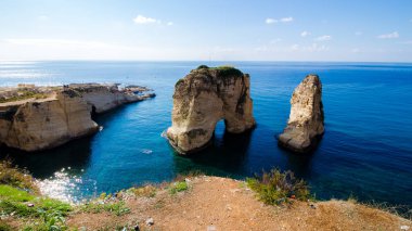 Beyrut, Lübnan, Raouche, 60 metre yüksek offshore rock iki güvercin kayalar