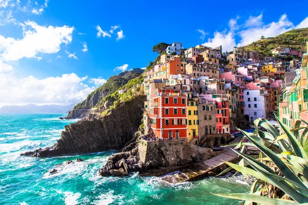 Riomaggiore, un pueblo en el Cinque Terre, Italia — Foto de Stock