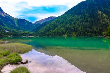 Antholzer Güney Tirol, İtalya'da bir göl bakın