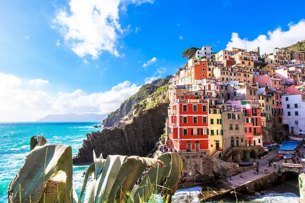 Riomaggiore, un pueblo en el Cinque Terre, Italia —  Fotos de Stock