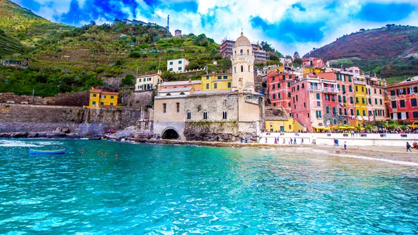 Vernazza, un pueblo en el Cinque Terre, Italia —  Fotos de Stock