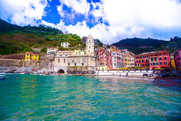 Vernazza, un pueblo en el Cinque Terre, Italia —  Fotos de Stock