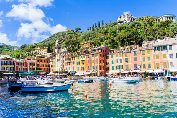 Portofino, un famoso complejo turístico italiano . — Foto de Stock