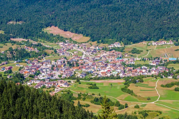 Vista aérea de Andalo en los Dolomitas, Italia —  Fotos de Stock