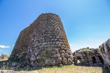 Nuraghe Losa, Sardinya 'da bulunan antik megalitik yapı. İtalya
