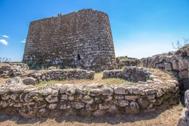 Nuraghe Losa, Sardinya 'da bulunan antik megalitik yapı. İtalya