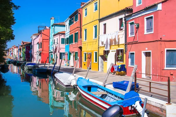 Burano Een Eiland Venetiaanse Lagune Bekend Zijn Kantwerk Felgekleurde Huizen — Stockfoto