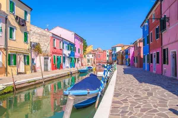 Burano Een Eiland Venetiaanse Lagune Bekend Zijn Kantwerk Felgekleurde Huizen — Stockfoto