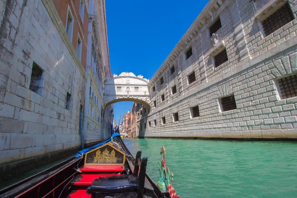 Brug Van Zuchten Venetië Gezien Vanuit Een Gondel — Stockfoto