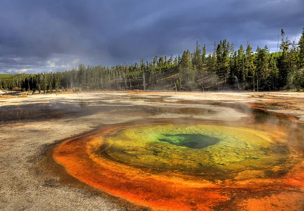 Kromatisk pool Yellowstone — Stockfoto