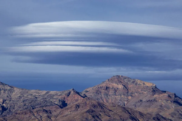 Ölüm Vadisi Üzerinde Funky Bulutlar