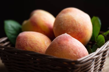 Sepetteki, tropikal meyve olgun şeftali