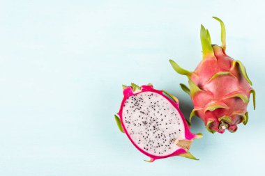 Yarım dragon meyve renk arka plan, üstten görünüm, tropikal meyve