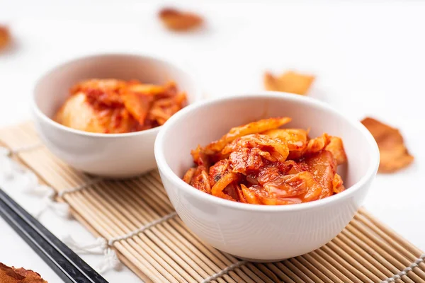 Kimchi Col Tazón Con Palillos Comida Coreana — Foto de Stock