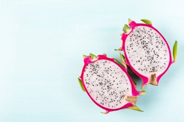 Dragon meyve renk arka plan, üstten görünüm üzerinde yarısı