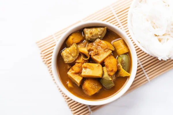 Fischorgane Saure Suppe Kaeng Tai Pla Einer Schüssel Und Reisnudeln — Stockfoto