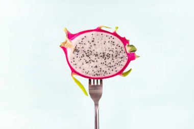 Dilim dragon meyve yeme, tropikal meyve için çatal