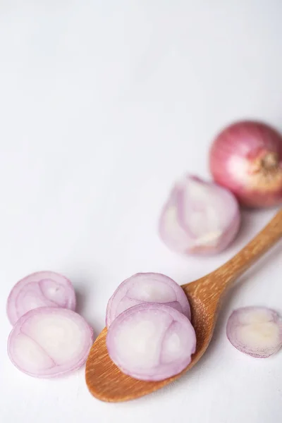 Sliced Red Shallot Onion Wooden Spoon Herb Spice Food Ingredient — Stock Photo, Image