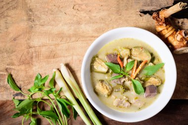 Tay yeşil köri tavuk, Tay gıda