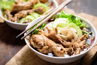 Haşlanmış tavuk ile Pirinç şehriye çorbası 