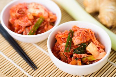 Bir kase ve madde içinde kimchi lahana, Kore Gıda