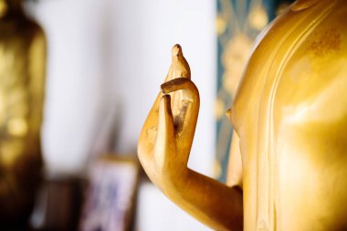 Tapınaktaki Altın Buda Heykeli'nin eli