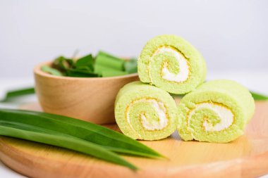 Pandan rulo pasta ve pandan yaprağı 
