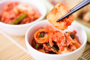 Kimchi lahana, Kore yemeği yemek