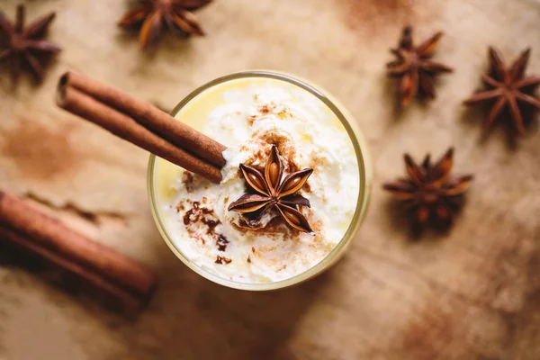 Eggnog Com Canela Anis Estrela Para Natal — Fotografia de Stock