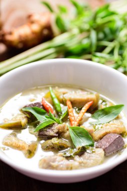 Yeşil körili tavuk (Kang Keaw Wan Kai)