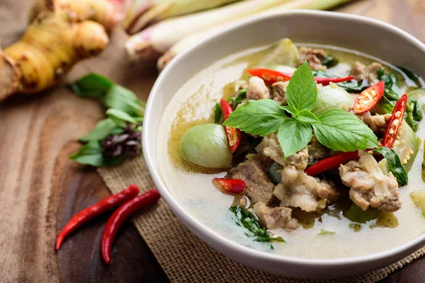 Curry Verde Con Cerdo Tazón Con Ingredientes Comida Tailandesa — Foto de Stock